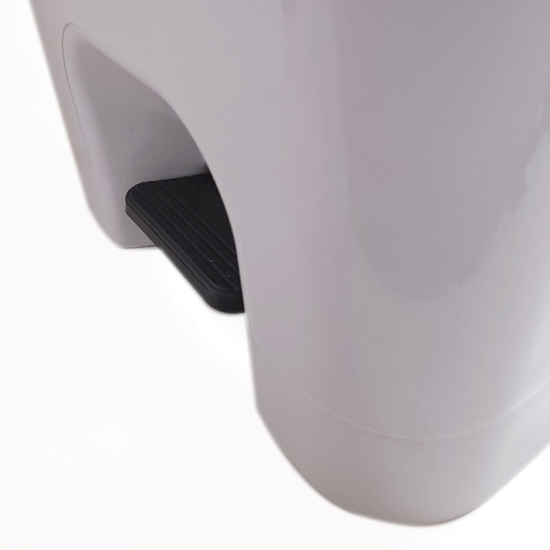 妳愛她腳踏垃圾桶