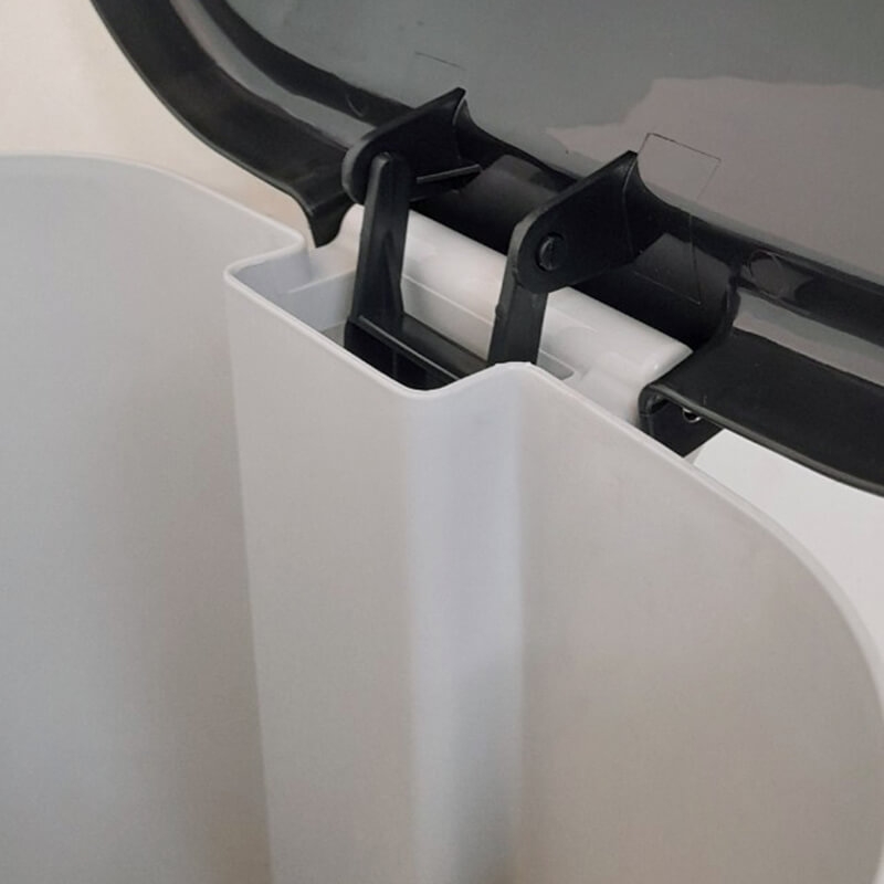 妳愛她腳踏垃圾桶