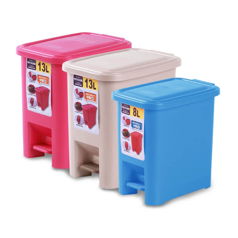 輕踏掀蓋垃圾桶