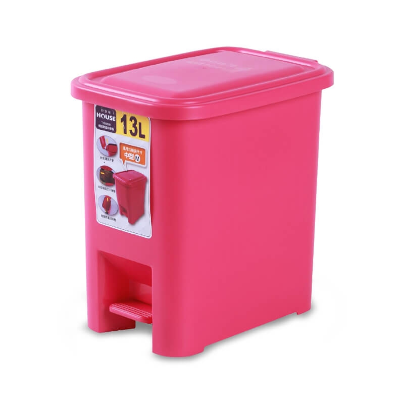 輕踏掀蓋垃圾桶