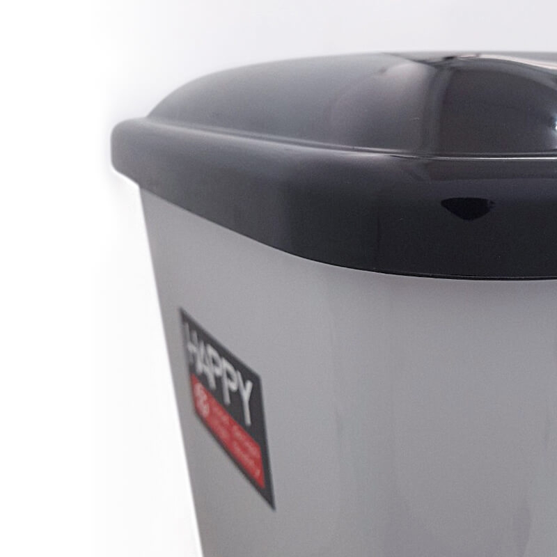 妳愛她腳踏垃圾桶